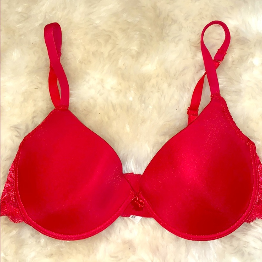 Red push-up bra